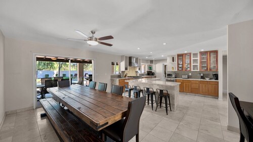 Yksityinen ja tilava - 5 mh Acre Lot + Large Pool