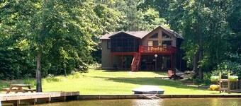 Amazing Waterfront Home in Private setting w/ fiber internet!