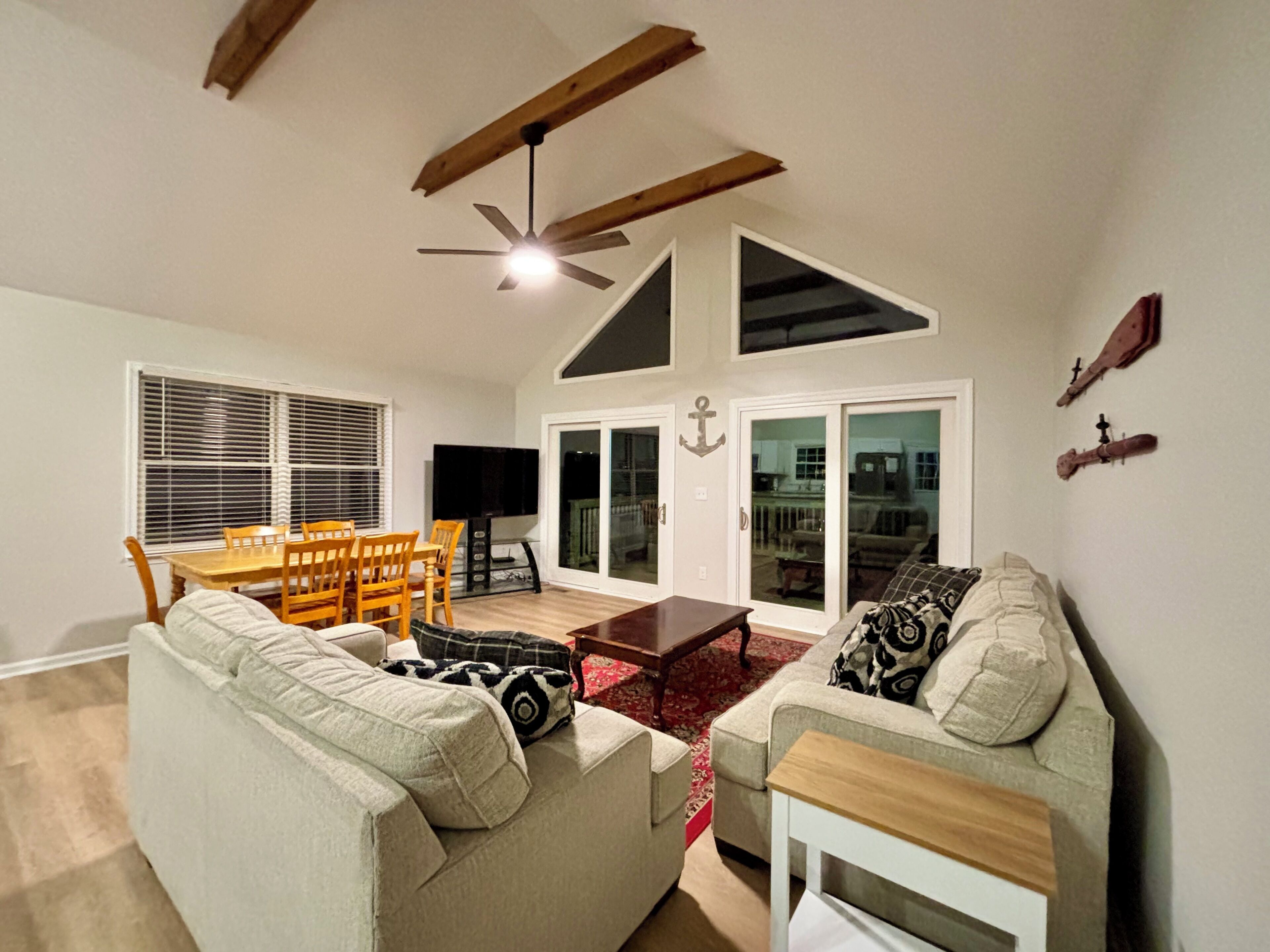 Smart-TV, videospill, DVD-spiller og filmbibliotek