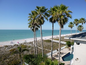 Am Strand, Liegestühle, Strandtücher