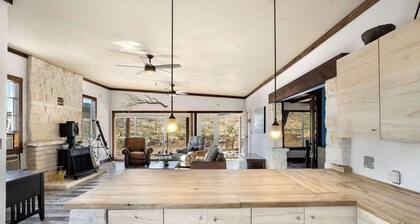 Crystal Valley Cabin: Modern-Rustic Style&Comfort