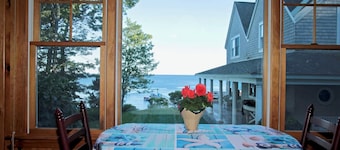 Kom och njut av vår Boothbay Cottage