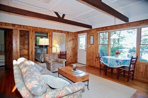Smart TV, DVD player - Come and enjoy our Boothbay Cottage (Boothbay Harbor)