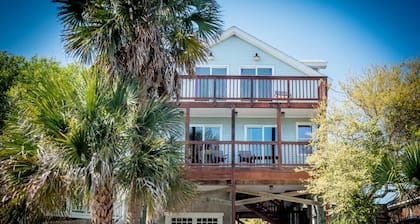 Folly Beach on päivän päivä! Helppo pääsy rannalle! Ilmainen WiFi, rantavälineet!