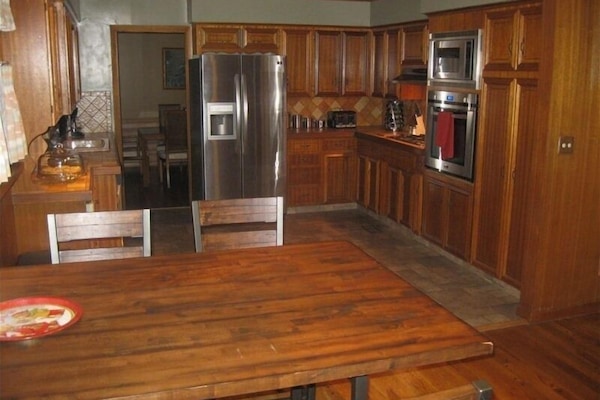 Kitchen and breakfast nook which is part of family room.