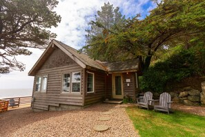 Exterior - Nautilus - Oceanfront Nantucket Style Home (Gold Beach)