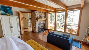 3 slaapkamers, een strijkplank/strijkijzer, reisbedje, gratis wifi