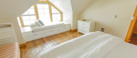 3 عدّة غرف نوم ومكواة/لوح كي وسرير سفر وواي فاي مجانًا