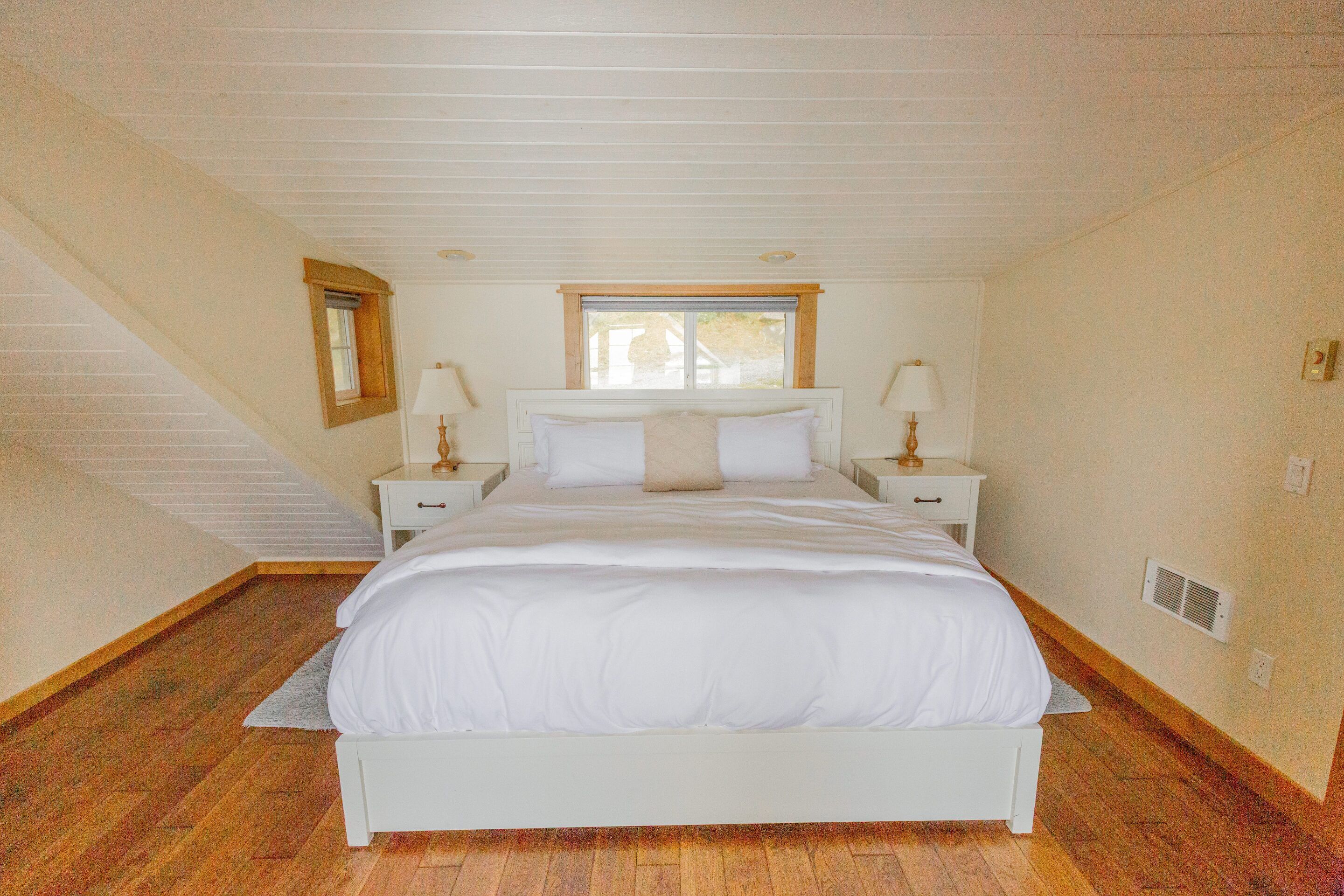 2 bedrooms, iron/ironing board, travel cot, free WiFi
