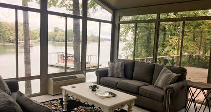 House on Lake Hamilton Sleeps 17 in beds