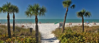 Siesta Key-Siesta Dunes- Beautiful Condo on the Gulf of Mexico- NEWLY RENOVATED!