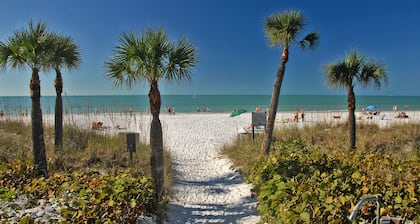 Siesta Key-Siesta Dunes- Beautiful Condo on the Gulf of Mexico- NEWLY RENOVATED!