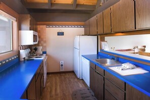 Unclassified image, 3 of 8, button