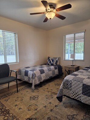 3 camere, una scrivania, ferro/asse da stiro, Wi-Fi