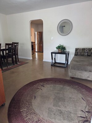 TV - Quiet Desert Oasis off Swan Road (Tucson)