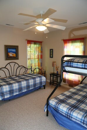 2 bedrooms, WiFi, wheelchair access - Relaxing 2 BR/2 BA Condo with 2 Porches & Pool (Rehoboth Beach)