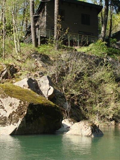 River Vista Homes: Perfect for Fishing, Swimming, and Relaxing by the Water