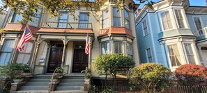 Exterior detail - Stay Downtown at "The Clara" : Antiques, Charm & Room for Everyone with Parking! (Savannah)