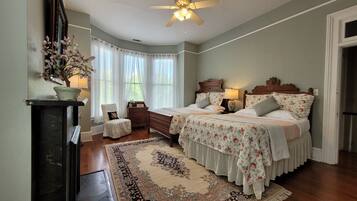 4 bedrooms, desk, iron/ironing board, free WiFi