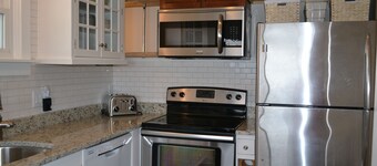 Welcome to the Sunshine Shack, a Unique Bright Cottage with Bold Ocean Views!