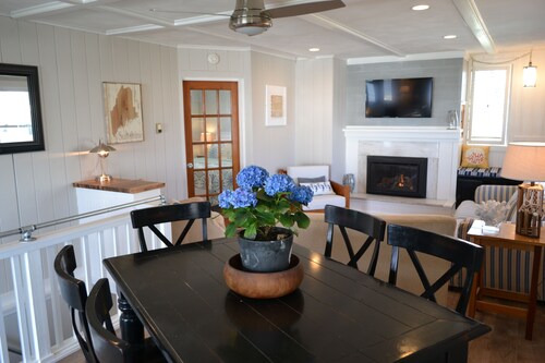 Welcome to the Sunshine Shack, a Unique Bright Cottage with Bold Ocean Views!