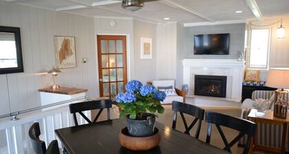 Welcome to the Sunshine Shack, a Unique Bright Cottage with Bold Ocean Views!