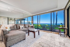 Smart TV, DVD player, books, video library - Oceanfront and Sunset Views: Beautiful remodeled Ground Floor Condo - The Mahana (Lahaina)