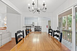 Dining - Beachwalk Cottage – Steps to Beach, Free Seasonal Pool Heat, Sleeps 10, 4 King Suites (Hilton Head Island)