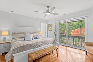 4 bedrooms, desk, iron/ironing board, travel cot - Beachwalk Cottage – Steps to Beach, Free Seasonal Pool Heat, Sleeps 10, 4 King Suites (Hilton Head Island)