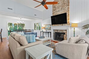 Smart TV, fireplace, books, stereo