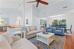 Smart TV, fireplace, books, stereo