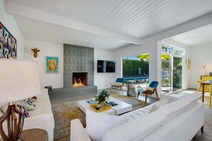 スマートテレビ、暖炉