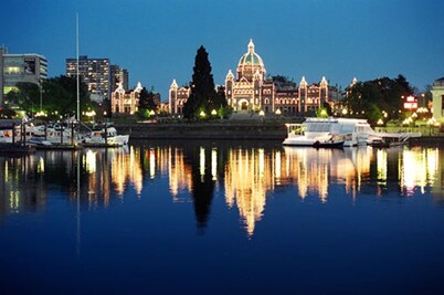 LOVELY VICTORIA! WATERFRONT DOWNTOWN WEST BALC, KING BDRM:, 90 DAY MIN,