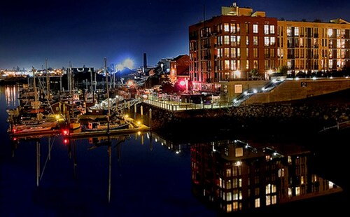  WATERFRONT DNTN LUX , WEST BALCONY, A/C, KING BDRM, FAB VIEWS - 90 day minimum