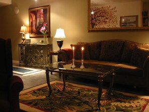 Smart-TV, Kamin, DVD-Player, Bücher