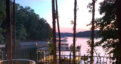 Magnificent Lake Lanier Home-Indonesian Decor-Huge Party Dock