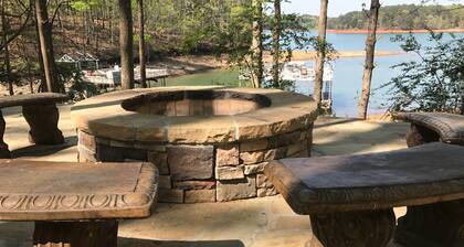 Magnífico Lake Lanier Inicio-Indonesian Decor-enorme Dock Party