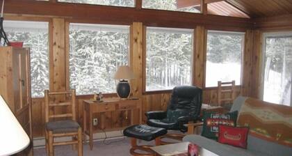 Mt Bachelor, Deschutes River Cozy Cabin w/HotTub, Minutes to Sunriver