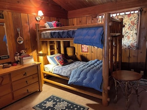 2 bedrooms, desk, free WiFi, bed sheets
