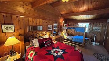 2 bedrooms, desk, free WiFi, bed sheets