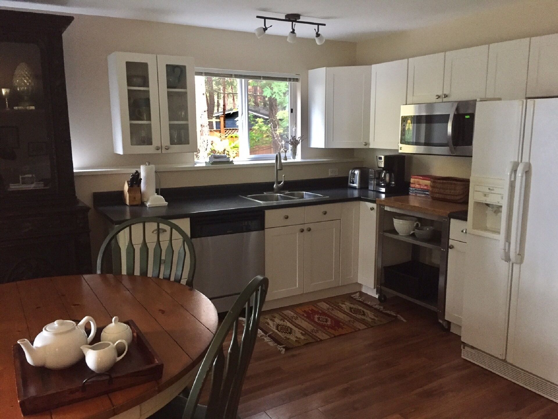 冰箱、微波炉、烤箱、炉灶