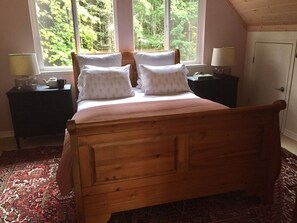 2 quartos, cofres nos quartos, ferros/tábuas de passar roupa