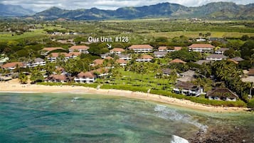 Beach nearby, sun-loungers, beach towels