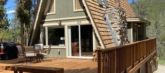 Cozy ski chalet 1/2 mile from Main Street, Great Location