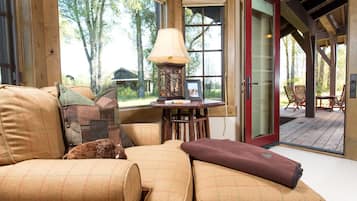 Smart TV, fireplace, DVD player