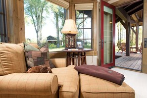 Smart TV, fireplace, DVD player - Cozy Cabin Mtn Views Proximity to Everything w Jackson Hole Property Management (Jackson)