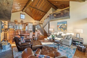 Smart TV, fireplace, DVD player - Cozy Cabin Mtn Views Proximity to Everything w Jackson Hole Property Management (Jackson)