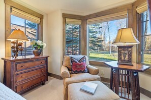 Smart TV, fireplace, DVD player - Cozy Cabin Mtn Views Proximity to Everything w Jackson Hole Property Management (Jackson)