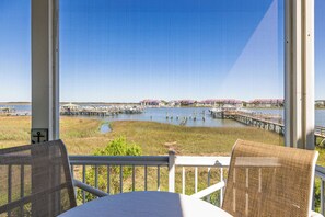 Outdoor dining - Stay at Sail Away - Riverfront Views (Folly Beach)