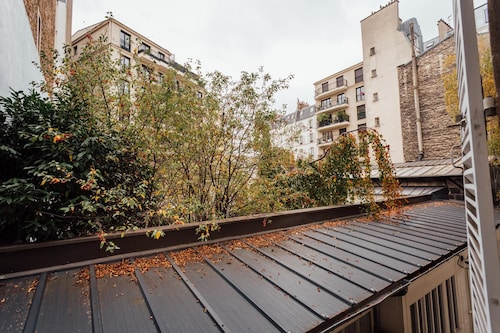 Very Quiet 1 Br by Rue Cler, short walk to Eiffel Tower, Nearest metro 2min walk